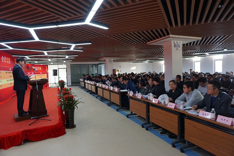 繼往開來 戰(zhàn)略引領(lǐng) 務(wù)實高效 創(chuàng)新超越——青島一建集團(tuán)召開2019年度經(jīng)濟(jì)工作會議